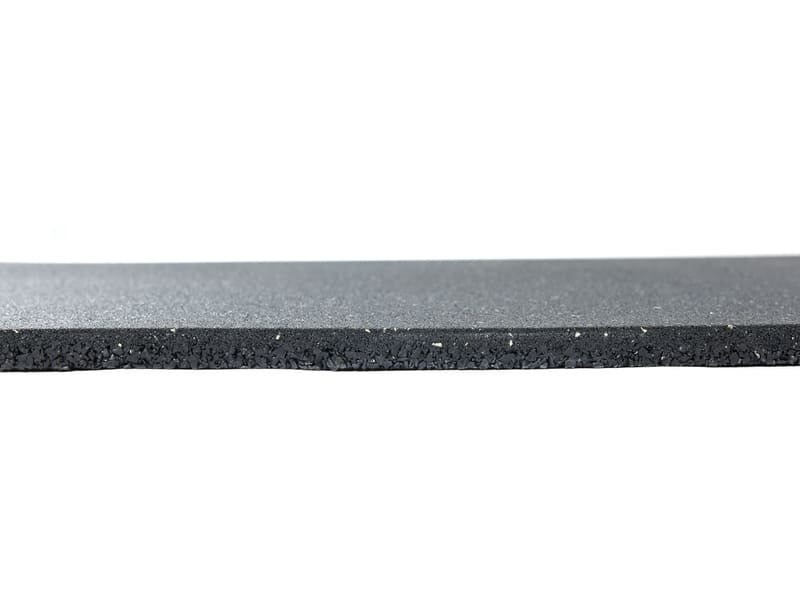 Диаграмма, показывающая плавный переход между тремя различными типами напольных покрытий: резиновыми, дерновыми и деревянными